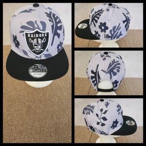 LAS VEGAS RAIDERS NFL FOOTBALL SNAPBACK HAT.